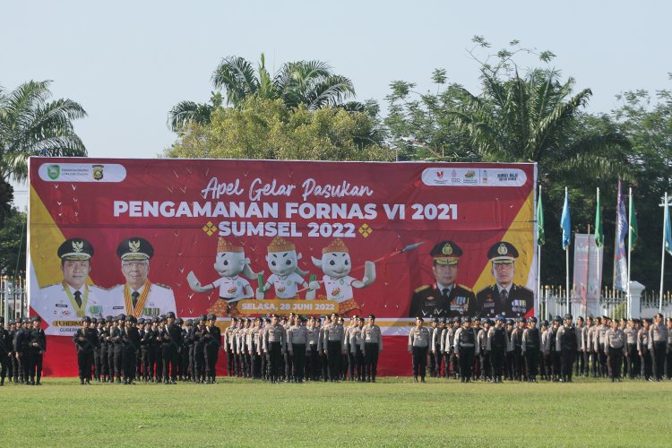 Pengamanan FORNAS VI di halaman Griya Agung, Palembang, Selasa (28/6). (Humaidy Kennedy/rmolsumsel.id)