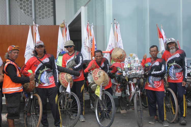 Komunitas sepeda Onthel tiba di Palembang dari Jawa Timur untuk menyermarakan FORNAS VI/Foto: Humaidy Kennedy