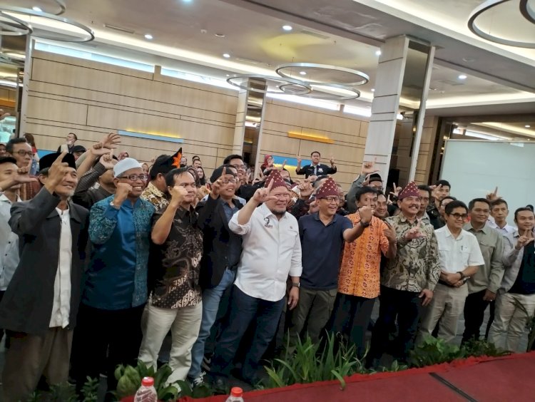 Diskusi Publik Bersama Ketua DPD RI "Koalisi Rakyat Untuk Poros Perubahan" Oligarki, Demokrasi dan Konstitusi digelar Simpul Jaringan Umat Institute Sumsel dilaksanakan di Hotel 101, Selasa (28/6).(ist/rmolsumsel.id)   