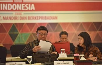 Menteri Pendayagunaan Aparatur Negara dan Reformasi Birokrasi Menpan-RB, Tjahjo Kumolo  bersama Puan Maharani/net