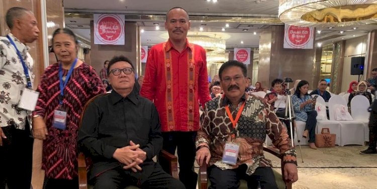 Momen kebersamaan Menpan RB, Tjahjo Kumolo bersama Ilham Bintang. (ist/rmolsumsel.id)