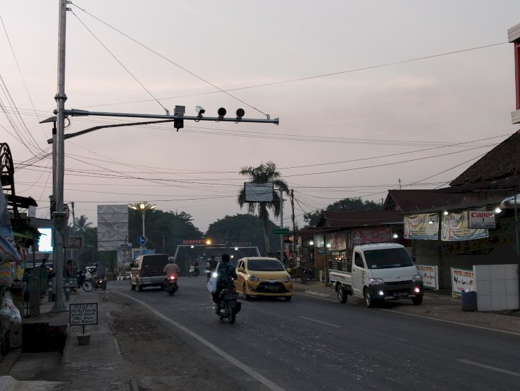 Tampak kamera ETLE telah terpasang di jalan utama Kabupaten PALI. (Ist/Rmolsumsel.id) 