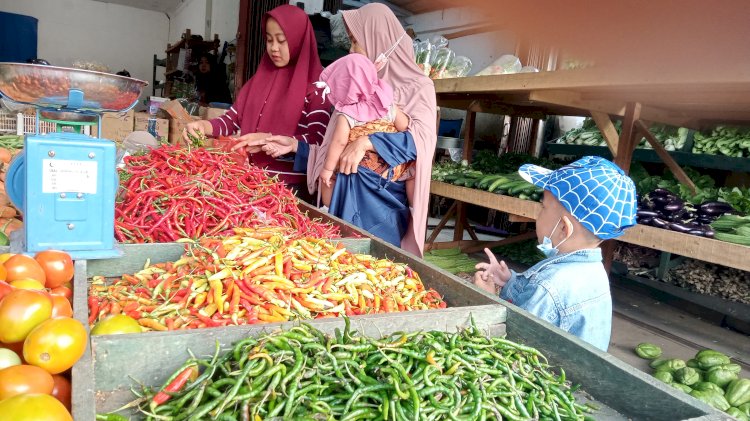 Pedagang cabai di Kabupaten Muara Enim. (Noviansyah/rmolsumsel.id)