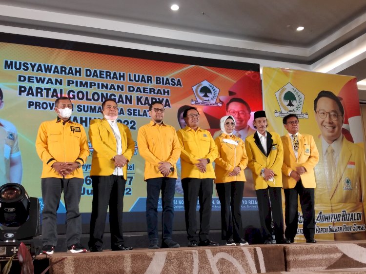 Foto bersama saat pembukaan Musdalub Golkar Sumsel. (Dudi Oskandar/rmolsumsel.id)