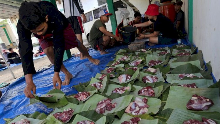 Pembagian daging kurban ramah lingkungan/Net