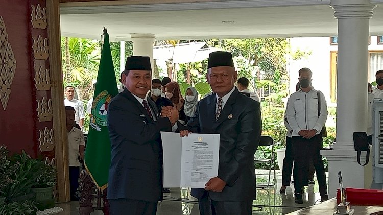Pj Bupati Muara Enim, Kurniawan (kiri) dan Pj Sekda Muara Enim, Riswandar (kanan). (noviansyah/rmolsumsel.id)