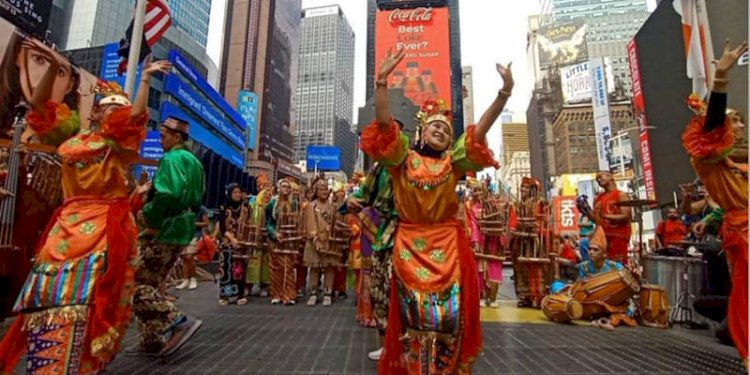Tim Muhibah Angklung sukses gelar flash mob di Times Square New York/Ist