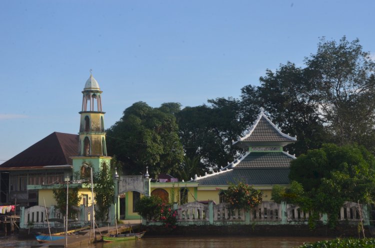 Masjid Syekh Muhammad Azhari Pulau Seribu (net/rmolsumsel.id)