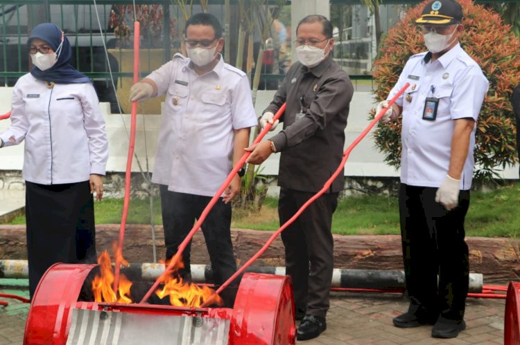 Suasana pemusnahan narkoba dan senjata di Kejari Muara Enim