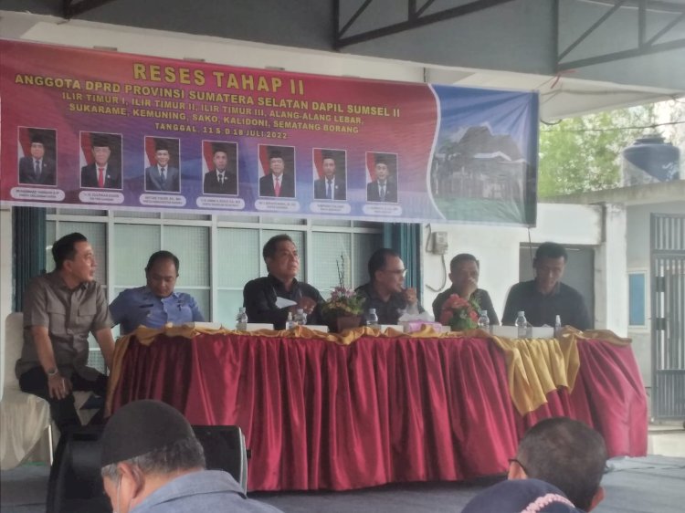 anggota DPRD Sumatera Selatan (Sumsel)  Daerah Pemilihan (Dapil) Sumsel II menggelar reses bersama tahap II di kantor Camat Kemuning Palembang, Kamis (14/7). (Dudy Oskandar/rmolsumsel.id)