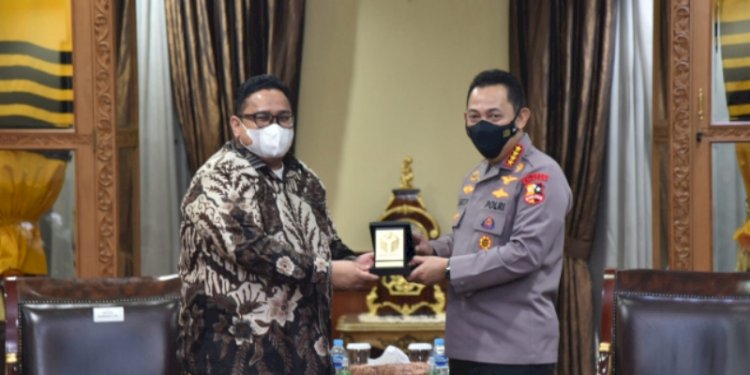Ketua Bawaslu RI, Rahmat Bagja bersama Kapolri, Jenderal Listyo Sigit Prabowo/Net