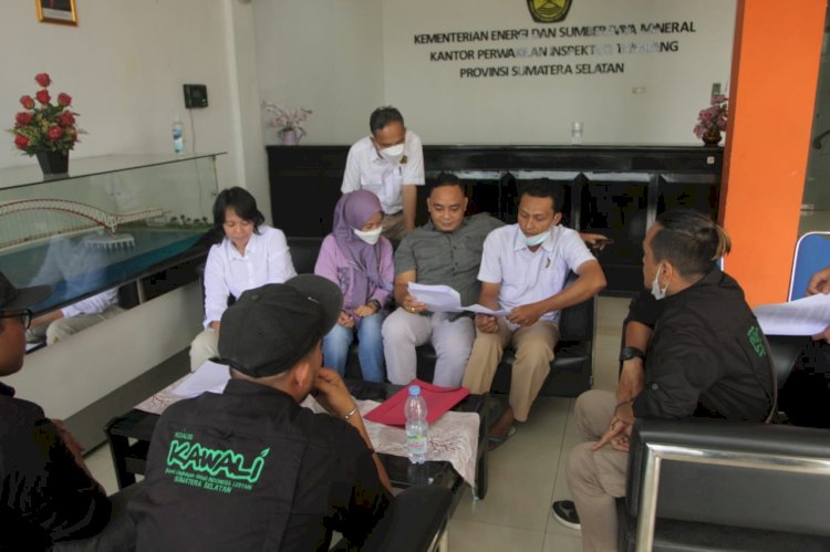Tim inspektur tambang penempatan Sumsel menerima aksi dari Kawali Sumsel. (dok/rmolsumsel.id)