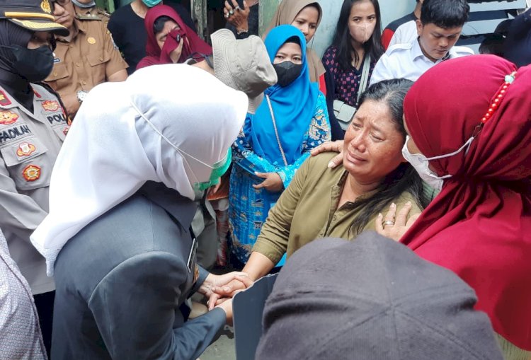 Walikota Palembang, Fitrianti Agustinda kunjungi korban kebakaran di pemukima pesisisr Sungai Musi/ist
