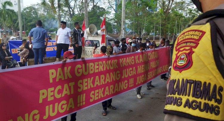 Aliansi Masyarakat Selamatkan Sumatera Selatan, kembali menggelar aksi unjuk rasa terkait desakan kepada Pemprov Sumsel agar segera memecat Direktur Utama PT Jakabaring Sport City (JSC), Meina Fitriani Paloh/RMOL