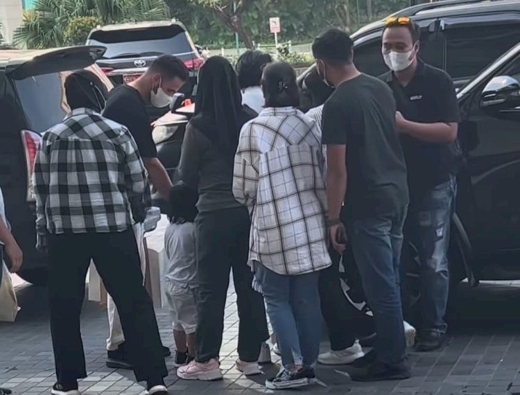 Tangkapan layar penangkapan Nikita Mirzani di Mall Senayan City/repro