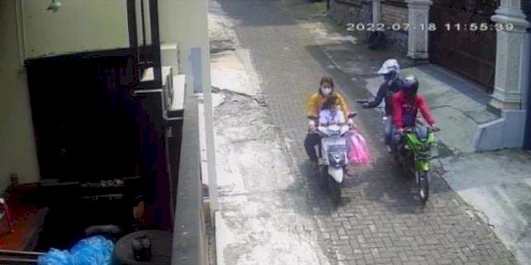 istri anggota TNI ditembak di depan rumahnya. (ist/net)