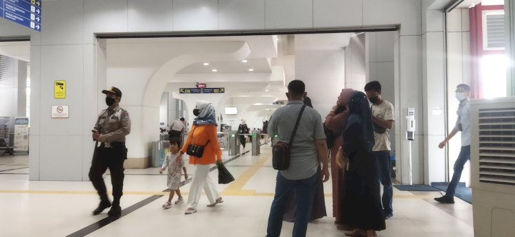 Suasana di Stasiun LRT Ampera, Sabtu (23/7). (Amizon/RMOLSumsel.id). 