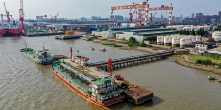 China mengimpor minyak dari Rusia melalui pengiriman melalui laut dan pipa Siberia Pasifik timur/Reuters