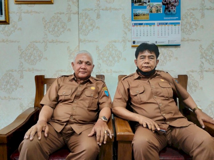 Sekdin Pendidikan, Abdullah Rifai (kiri) didampingi  Ketua K3S Ibrahim Lakoni (Kanan). (Hari Wijaya/rmolsumsel.id)
