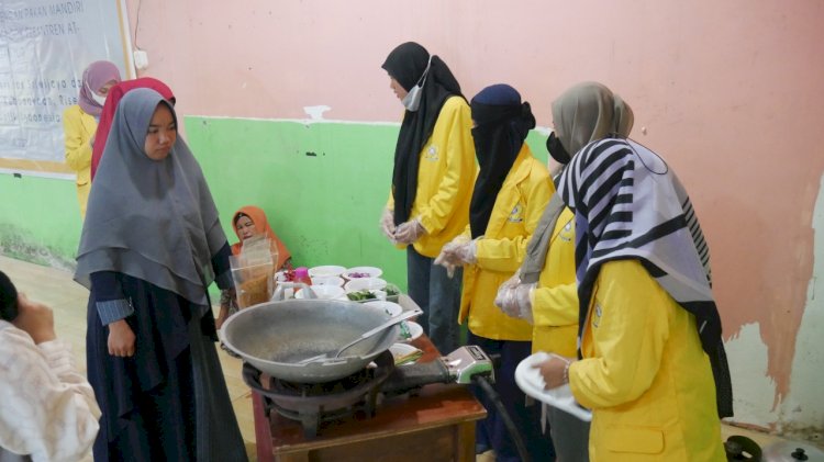 Tim PKM Universitas Sriwijaya melakukan kegiatan PKM di Pondok Pesantren Ogan Ilir/ist