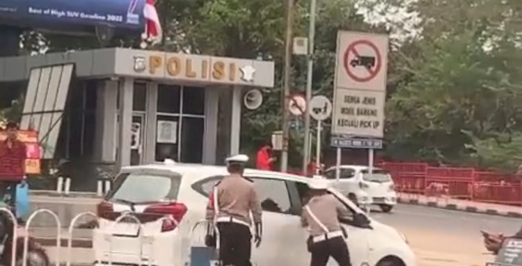 Pengemudi memaki petugas saat hendak di tertibkan/repro