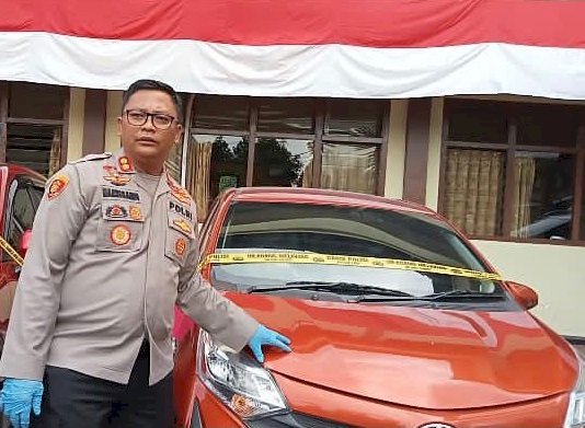 Kapolres Lubuklinggau AKBP Harissandi menunjukkan barang bukti berupa mobil bodong yang berhasil diamankan/Ist