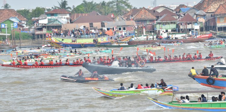 Lomba Perahu Bidar di Sungai Musi Palembang/net