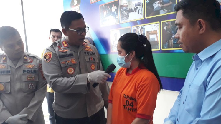 T, mantan TKW yang terlibat jaringan narkoba internasional saat ditanya polisi/RmolSumsel.idi