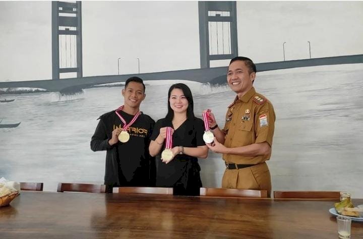 Atlet One Pride MMA Eka Darmansyah saat bertemu Sekda Kota Palembang/ist