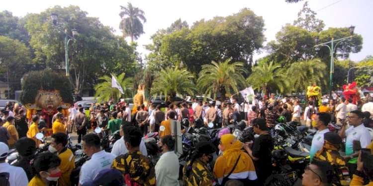 Pawai Partai Gerindra dan PKB dalam prosesi pendaftaran partai politik (parpol) bakal calon peserta Pemilu Serentak 2024 di Kantor Komisi Pemilihan Umum (KPU) RI, di Jalan Imam Bonjol, Menteng, Jakarta Pusat/RMOL