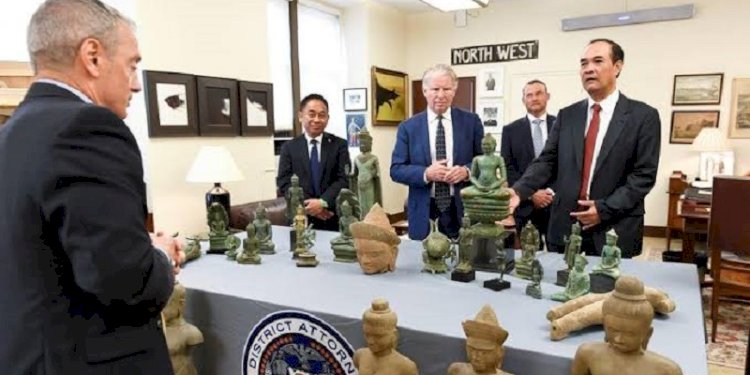 Tiga puluh barang seni dan antik hasil penjarahan dikembalikan oleh AS kepada Kamboja pada Senin (8/8)/Net