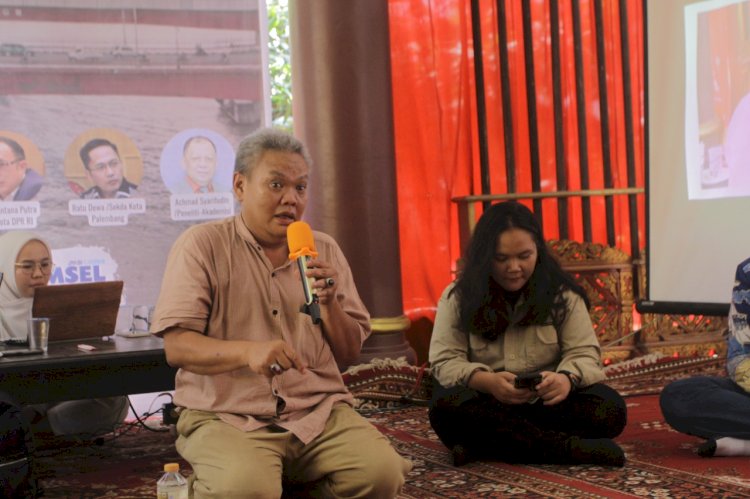 Deputi K-MAKI Sumsel Feri Kurniawan dalam sebuah diskusi lingkungan yang digagas Kantor Berita RMOLSumsel. (rmolsumsel)