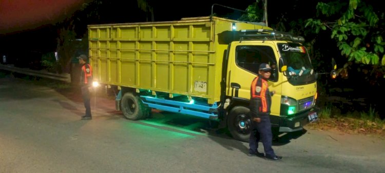 Tim Terpadu Kabupaten Muara Enim tertibkan seluruh angkutan batu bara yang sering parkir sembarangan terutama di Jl SMB II Muara Enim/ist.