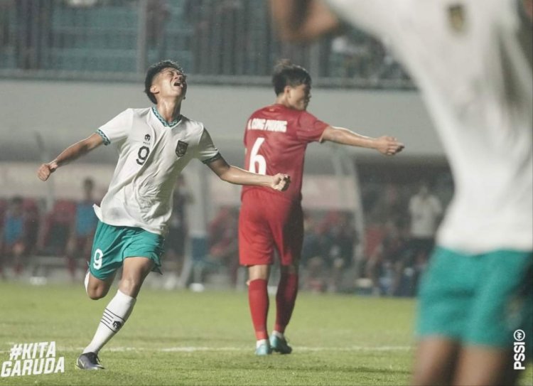 Selebrasi Rizky Kafiatur usai menjebol gawang Vietnam di final. Hasil itu mebuat timnas Indonesia U16 keluar sebagai juara di Piala AFF U16/Fot:PSSI