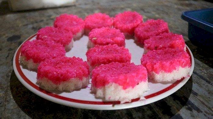Kue jando Beraes, makanan khas Palembang yang saat ini sulit dijumpai. (Humaidy Aditya Kenedy/Rmolsumsel.id). 