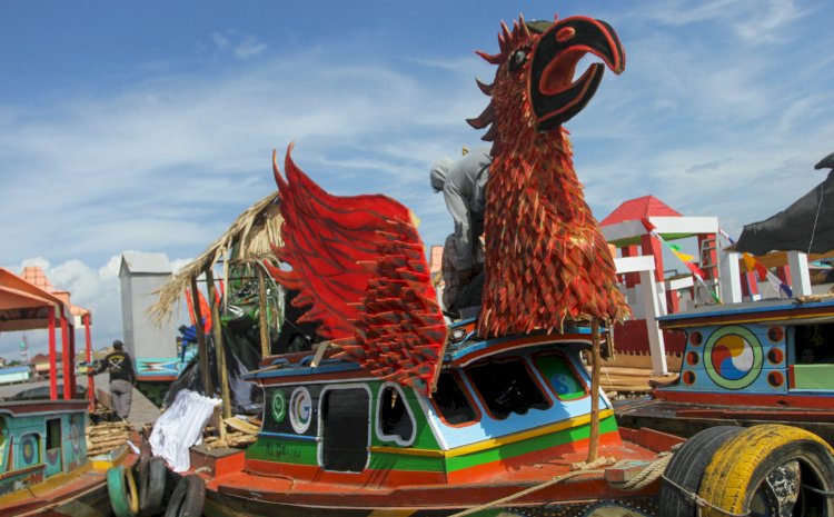 Kapal Hias di Palembang mulai bersiap tampil di Sungai Musi dalam even tahunan merayakan HUT Republik Indonesia/Foto: Humaidy Kennedy