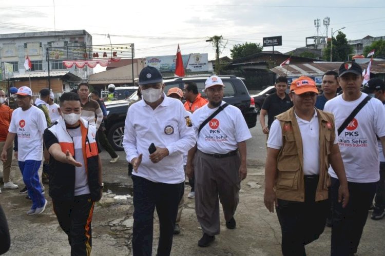 Wakil Gubernur Sumsel Mawardi Yahya saat hadir pada acara jalan sehat yang diadakan PKS. (Ist)