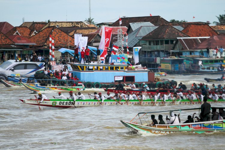 Peserta lomba bidar tradisional.  (Humaidy Aditya Kenedy/RmolSumsel.id)