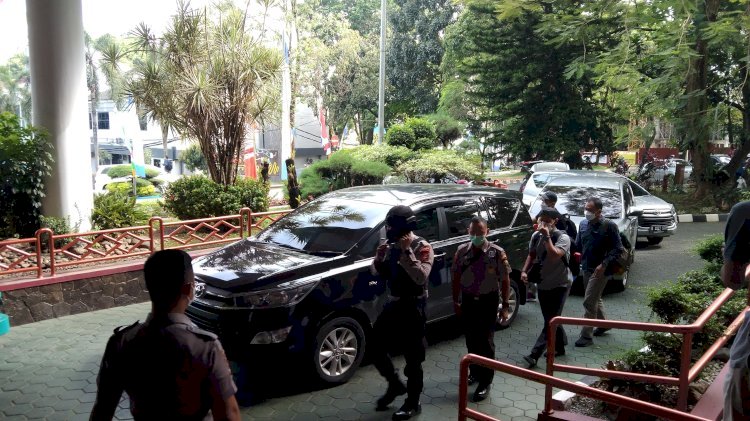 Penyidik KPK menggeledah Gedung Rektorat Unila. (Tuti/RmolLampng)