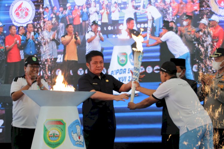Gubernur Sumsel Herman Deru membuka resmi POPDA XVI Sumsel di Jakabaring Sport City Palembang. (Humaidy Aditya Kenedy/Rmolsumsel.id). 