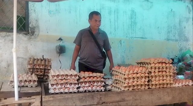 Pedagang telur di Pasar Tradisional Muara Enim. (Noviansyah/rmolsumsel.id)
