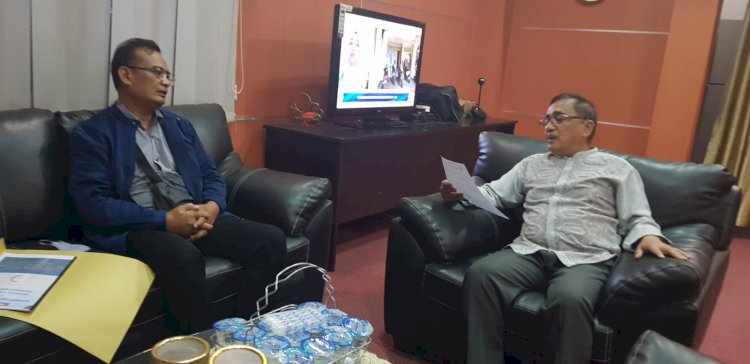 Ketua DPW UKM IKM Nusantara Sumatera Selatan saat bertemu Kepala Dinas Koperasi dan UKM Sumsel Amiruddin/ist