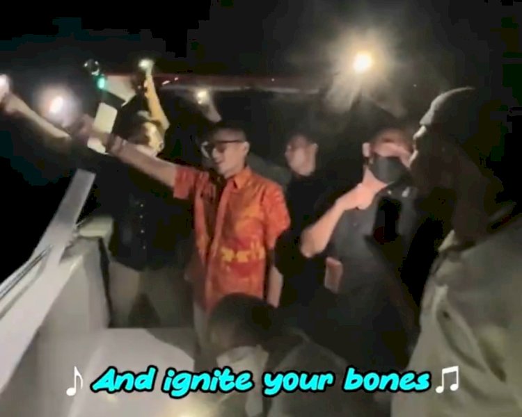 Kapal Rombongan Menteri Pariwisata dan Ekonomi Kreatif (Menparekraf) RI Sandiaga Salahuddin Uno sempat tersesat saat akan menuju ke Pahawang untuk menghadiri acara pahawang Culture Festival pada Minggu (28/8).( tangkapan layar twitter)