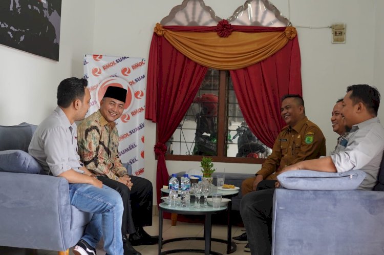 Pj Bupati Muba Apriyadi saat menyambangi Kantor Berita RmolSumsel.id. (Humaidy Aditya Kenedy/RmolSumsel.id). 