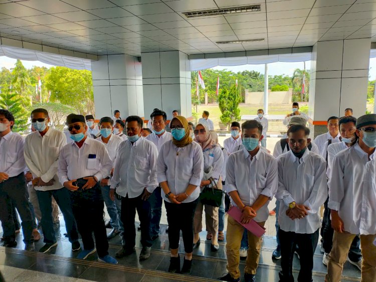 Puluhan masyarakat deklarasikan dukungan penyelenggaraan Pilwabup Muara Enim di Gedung DPRD. (noviansyah/rmolsumsel.id)
