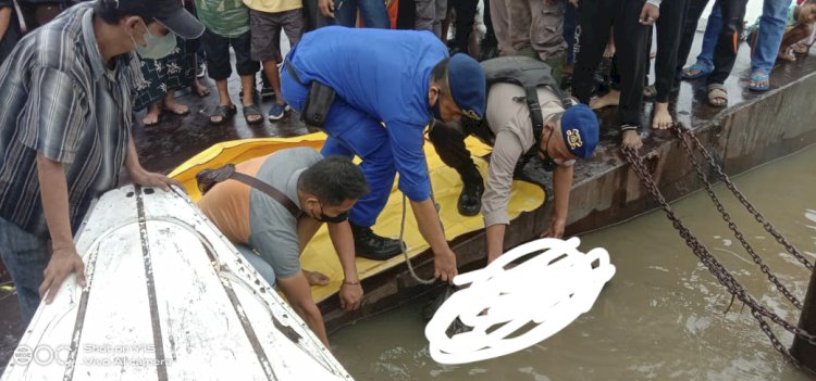Jenazah Kurniawansyah (40) warga Jalan Di Panjaitan, Lorong Bakti, Kelurahan Tangga Takat, Kecamatan Seberang Ulu (SU) II Palembang, yang dikabarkan hilang sejak Senin (29/8) kemarin akhirnya ditemukan dalam kondisi tewas. (Amizon/RmolSumsel.id)