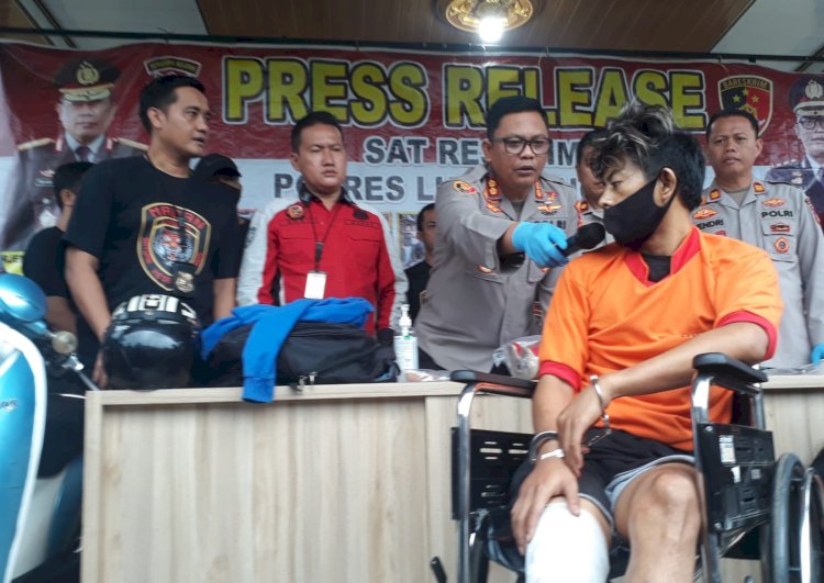 Tersangka pembunuhan dihadirkan dalam press rilis/ist