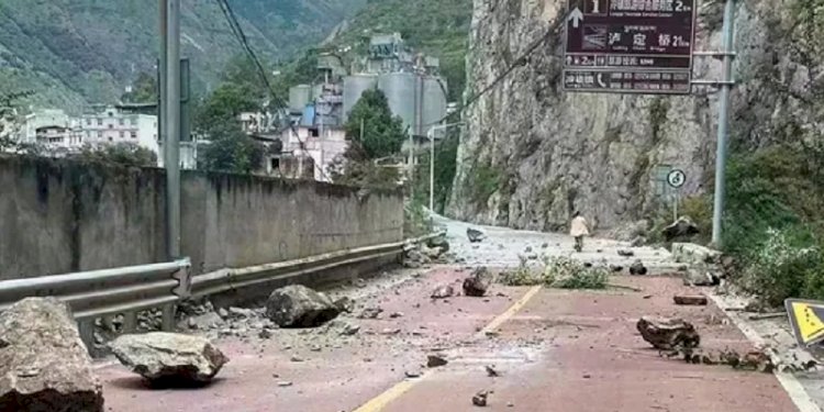 Reruntuhan akibat gempa 6,6 magnitudo yang mengguncang Provinsi Sichuan, China pada 5 September 2022/Net