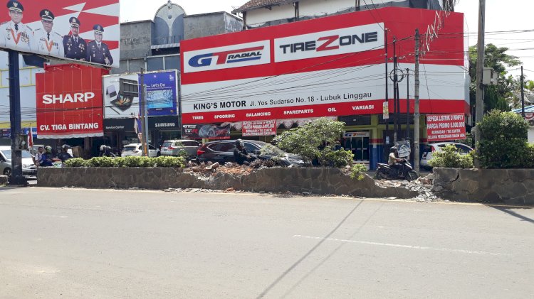 Median jalan di Kota Lubuklinggau yang rusak oleh orang tak bertanggungjawab/ist