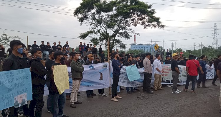 Masyarakat Desa Lingga gelar unjuk rasa di jalan akses Banko Barat PT Bukit Asam/RMOL